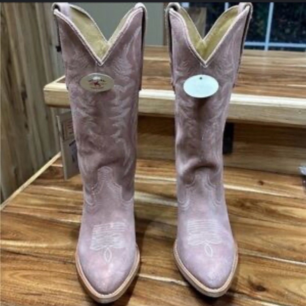 Miranda Lambert Idyllwind Pink
Suede Western boots